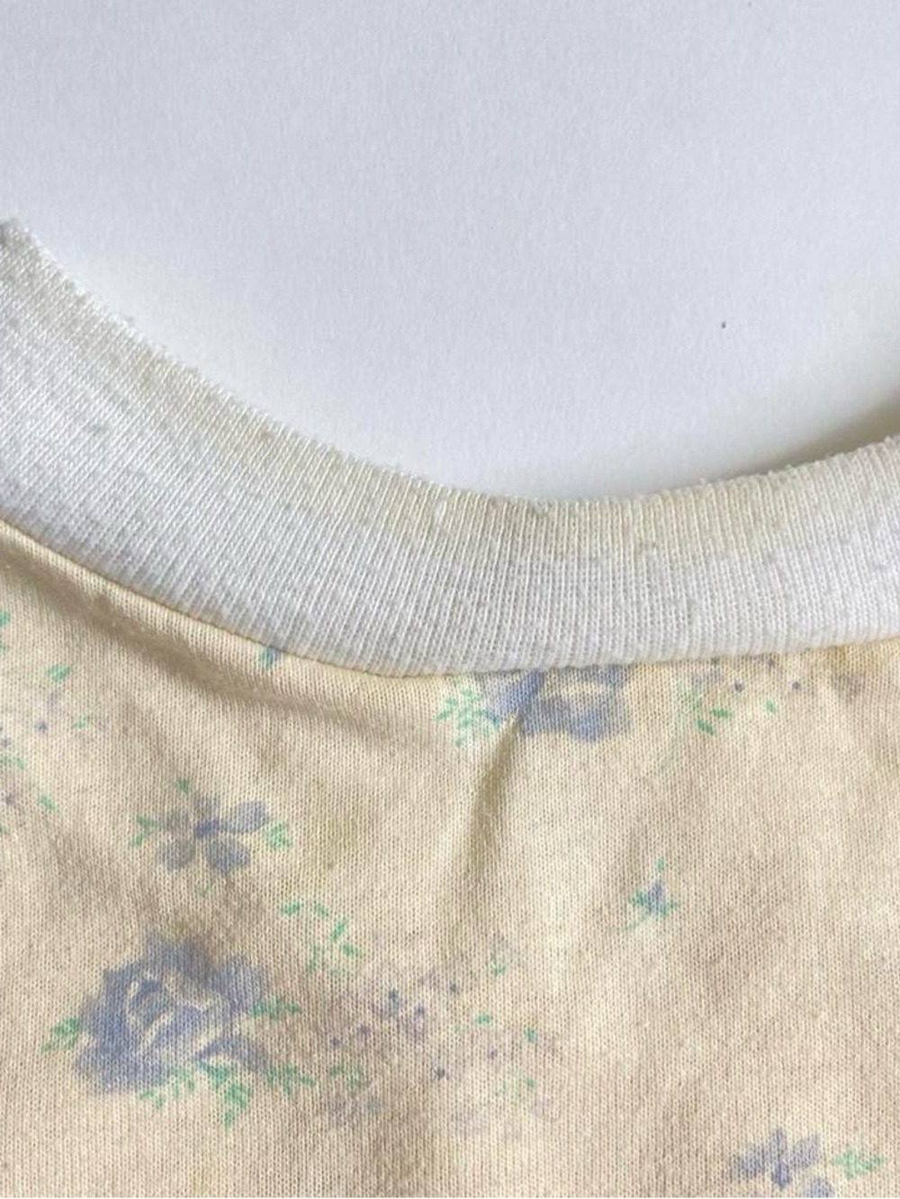 Vintage pale yellow boxy floral tee - Picture 9 of 10